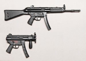 Т94 А2 (общая длина — 810 мм, длина ствола — 270 мм) и MP5-KA4 (общая длина 320 мм, длина ствола — 115 мм); общая база — разные задачи