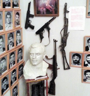 Музей памяти погибших воинов НКР, г. Степанакерт: два ПП «Eagle» и карабин под патрон 5,45х39