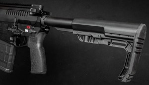 Фурнитура от Mission First Tactical: «кочерга», она же приклад Battlelink Minimalist, и пистолетная рукоятка EPG16V2