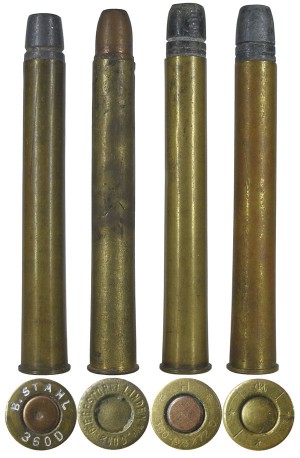  Патроны 9,3х72 поздних выпусков, второй слева патрон снаряжен в биметаллическую гильзу