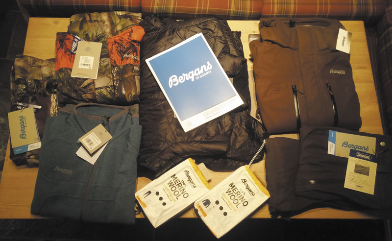 Комплект одежды для горной охоты от компании Bergans of Norway: термобелье, два охотничьих костюма, шерстяной свитер и пуховая куртка — для случаев, когда нужно быстро согреться 