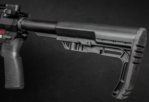  Фурнитура от Mission First Tactical: «кочерга», она же приклад Battlelink Minimalist, и пистолетная рукоятка EPG16V2