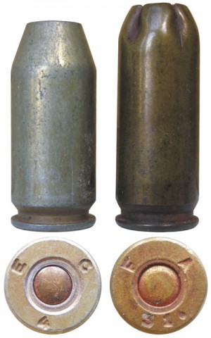  Холостой патрон Cartridge, Blank, Cal. .45 M9 (слева) и нештатный холостой патрон, переделанный из гильзы патрона .30-06