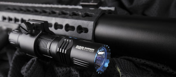  Оптическая система M2R Warrior имеет классическую компоновку: светодиод, текстурированный рефлектор и стекло с просветлением
