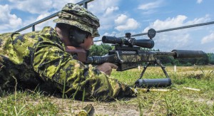  Канадский снайпер с винтовкой McMillan TAC-50 возглавляет таблицу снайперских рекордов. А всего канадцев в ней — трое из пяти!
