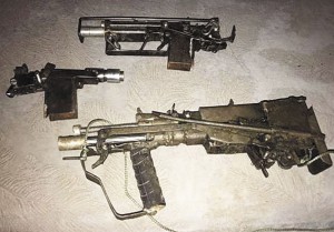  Пистолет-пулемет, заготовка и «автомат», обнаруженные при обыске